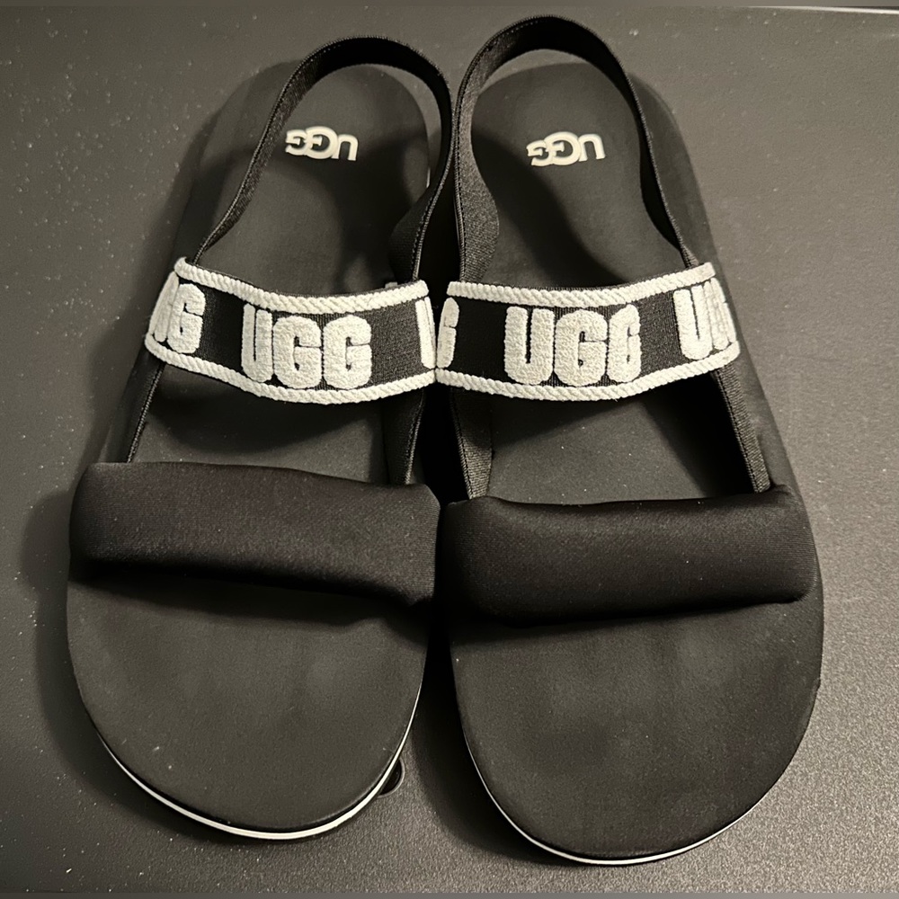 Black & White UGG  Zuma Sling Sandel Big Kid Size 6 or womens 7.5